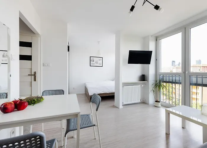 Przechodnia 2 - Good Warszawa